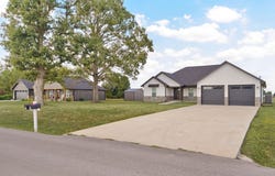 1053 W Thoroughfare Street, Seymour, MO 65746