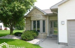 5571 Oak Hills Drive, Burlington, IA 52601