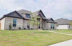 1928 Barrix Lane, DeSoto, TX 75115