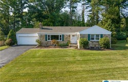 211 Flagstone Drive, Bethlehem City, PA 18017