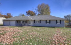 1910 Wynwood Drive, Carthage, MO 64836