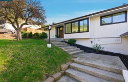 89 Greenfield Dr, Moraga, CA 94556