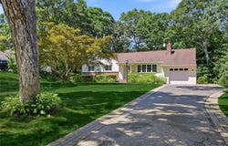 89 Burton Lane, Commack, NY 11725