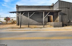 40 Railroad, Hartwell, GA 30643