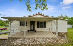 22 Washington St, Smith, PA 15021