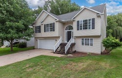 5804 Hillandale Road, Davenport, IA 52806
