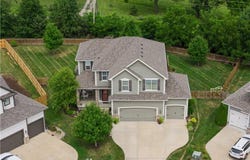 1021 SE Beatty Court, Blue Springs, MO 64014
