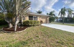 7 Los Lagos Lane, Port Saint Lucie, FL 34952