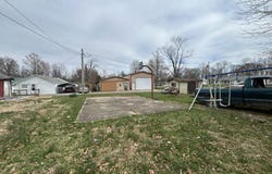 408 SE 7th St, Fairfield, IL 62837