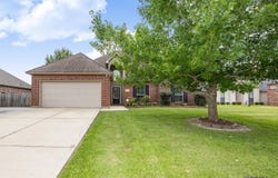 41165 New Orleans Dr, Sorrento, LA 70778