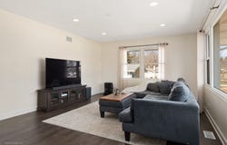 11N958 Almora Terrace, Elgin, IL 60124