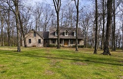 9 FAWN Drive, Fairfield, IL 62837