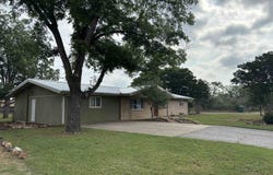 1309 E Brown Street, Llano, TX 78643
