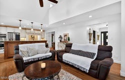 401 Old Stone Dr, Simpsonville, KY 40067