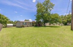 201 W Bivar Avenue, De Leon, TX 76444