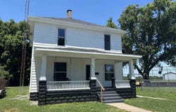 209 E DODDS Street, Divernon, IL 62530