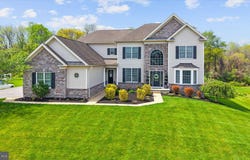33 WATERTON Drive, BEAR, DE 19701