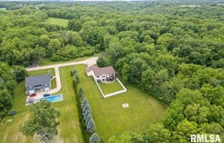 325 WOODLAND Drive, Andalusia, IL 61232