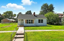 1103 N Iowa Ave, IA 52353