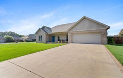 22 Joshua Circle, Conway, AR 72032