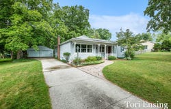 909 S Alexander Street, Greenville, MI 48838