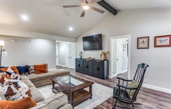 204 Laura Drive, Burleson, TX 76028