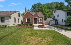 1450 Hampton Road, Grosse Pointe Woods, MI 48236