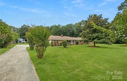 724 Catawba Circle N, Matthews, NC 28104