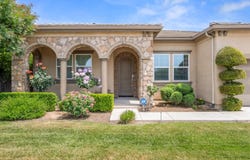 7993 Justin Avenue N, Fresno, CA 93720