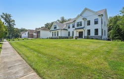 5 Randolph Drive, Robbinsville, NJ 08691