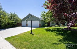 2817 E Castleberg Loop, Nampa, ID 83686