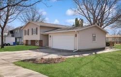 2205 NW 1st Avenue, Waverly, IA 50677