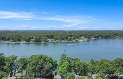 17708 Oakwood Drive, Spring Lake, MI 49456