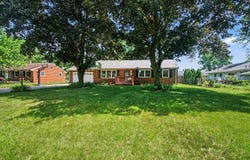 2125 Pawnee Path, Stevensville, MI 49127