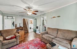 208 S 3rd St, Beresford, SD 57004