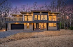 119 Comstock Drive, Hawley, PA 18428