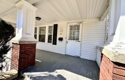 11 Middlesex Road, East Greenbush, NY 12061