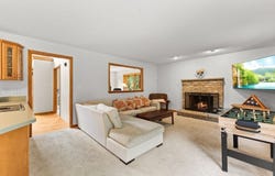 4 Crestwood Dr, Blackstone, MA 01504