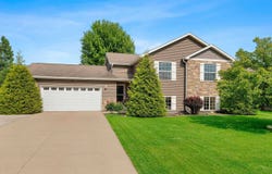 2341 LACEWING Drive, NEENAH, WI 54956