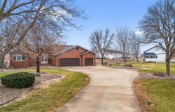 48381 277th St, Canton, SD 57013-5507