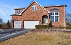 12 Woodland Drive, Lemont, IL 60439