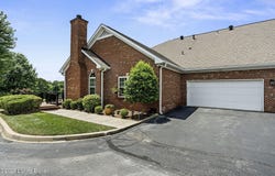 8122 Saint Andrews Village Dr, Louisville, KY 40241