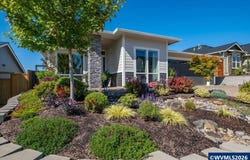 565 NW Crater Lake Dr, Dallas, OR 97338