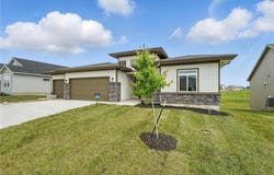 1617 Grayhawk Drive, Basehor, KS 66007