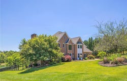 7 Hawthorne Ln, Irwin, PA 15642