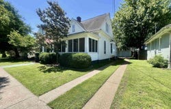 212 E 3RD Street, Metropolis, IL 62960