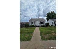 1619 PERSHING Boulevard, Clinton, IA 52732