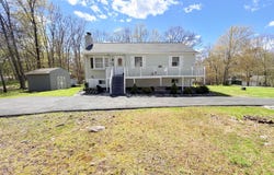 2295 Cramer Road, Bushkill, PA 18324