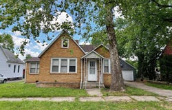 1113 & 1113 1/2 CHARLOTTE Street, Pekin, IL 61554