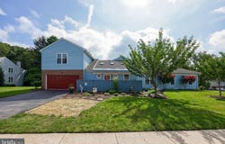 220 WINDING HILL DRIVE, LANCASTER, PA 17601